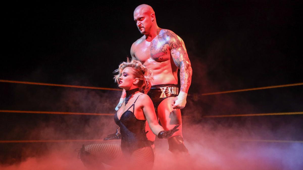 スカーレットが本当にカリオン クロスの入場曲を歌っていた Wwe Live Headlines