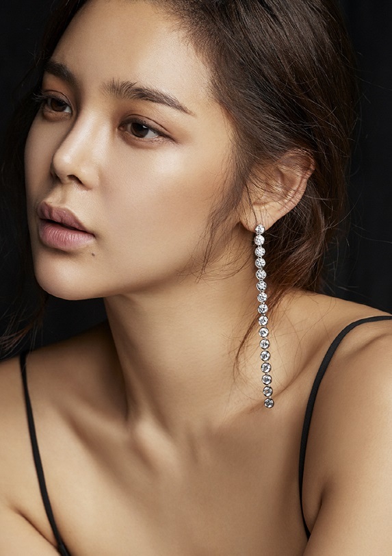 ミスコリア出身 女優パク・シヨン 熱愛、薬物乱用、離婚を経て 母もミスコリアの横顔美人_f0158064_01353274.jpg