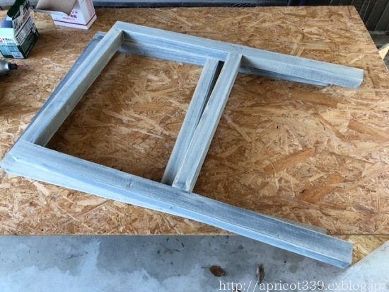 晩春の庭しごと DIYで小屋に置く棚づくり2_c0293787_16203640.jpg