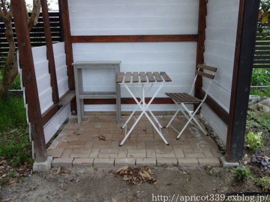 晩春の庭しごと DIYで小屋に置く棚づくり2_c0293787_16224419.jpg