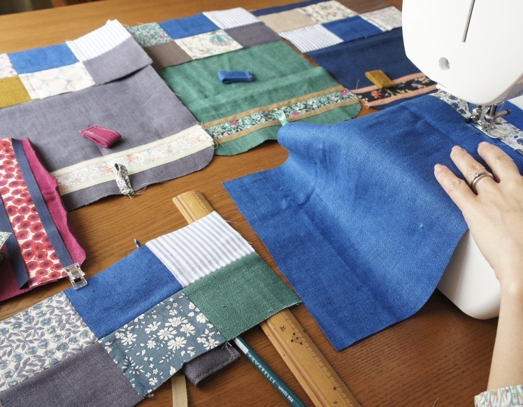 リバティのハギレを使って パッチワークのぺたんこポーチ を作る Yasumin S Cafe 布もの作家ブログ