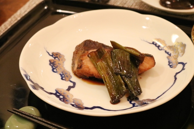 ぶりの照り焼き ミセス サファイア 静けさの中で ぶりの照り焼き ミセス サファイア 静けさの中で