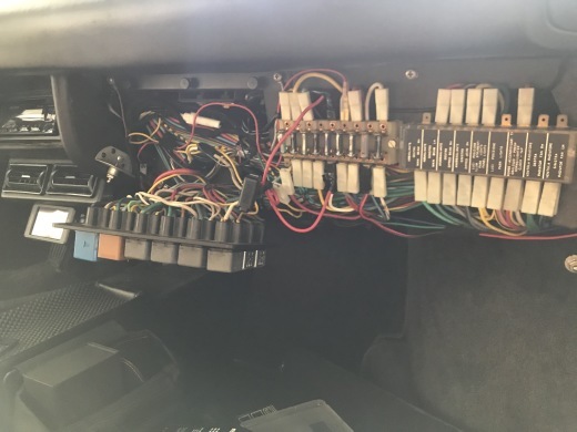 ウインカーが作動しない、パワーウインドウも動かない_a0129711_12020458.jpg
