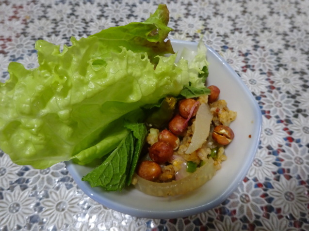オトーさんのランチ ~ タイ料理をテイクアウトしようとしたら_b0405262_18572228.jpg