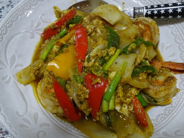 オトーさんのランチ ~ タイ料理をテイクアウトしようとしたら_b0405262_18574956.jpg
