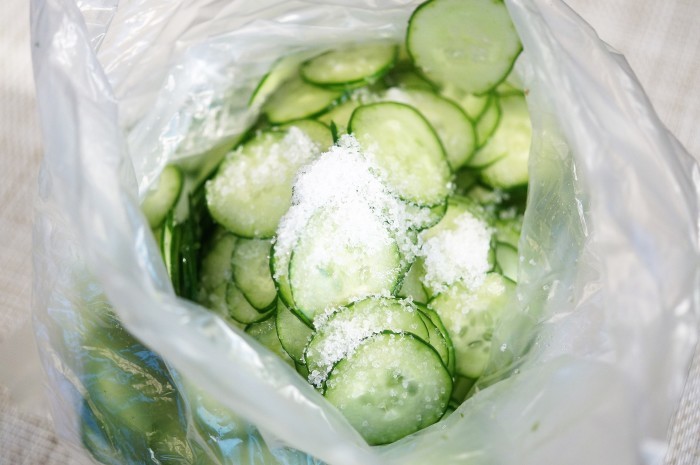 ■火を使わない簡単5分で副菜【鰹なまり節/胡瓜/松の実の和え物】調味料2つだけ!!_b0033423_22444553.jpg