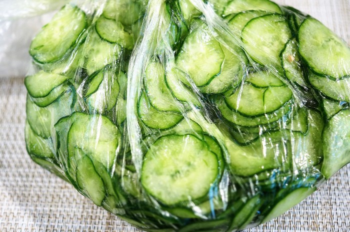 ■火を使わない簡単5分で副菜【鰹なまり節/胡瓜/松の実の和え物】調味料2つだけ!!_b0033423_22473952.jpg