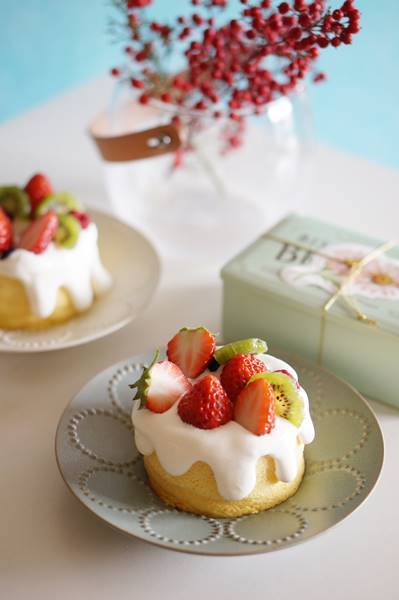 ミニシフォンケーキに生クリームたらりんしていたら Smart Chic