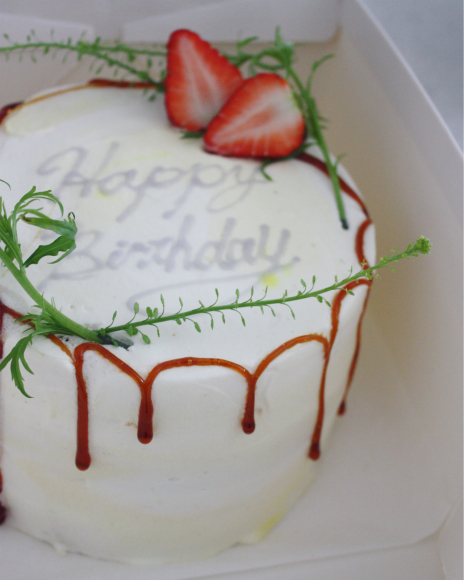 誕生日 に とってもオシャレなケーキのオーダーを賜りました 太田さちかブログ ギフトに恋して