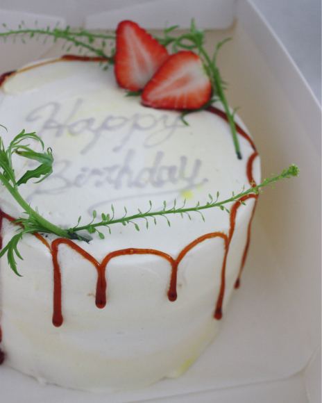 誕生日 に とってもオシャレなケーキのオーダーを賜りました 太田さちかブログ ギフトに恋して 誕生日 に とってもオシャレなケーキのオーダーを賜りました 太田さちかブログ ギフトに恋して