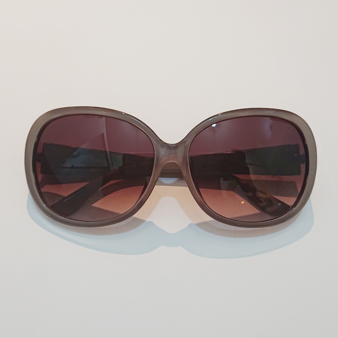 Salvatore Ferragamoのサングラス入荷😎_b0321285_17435329.jpeg