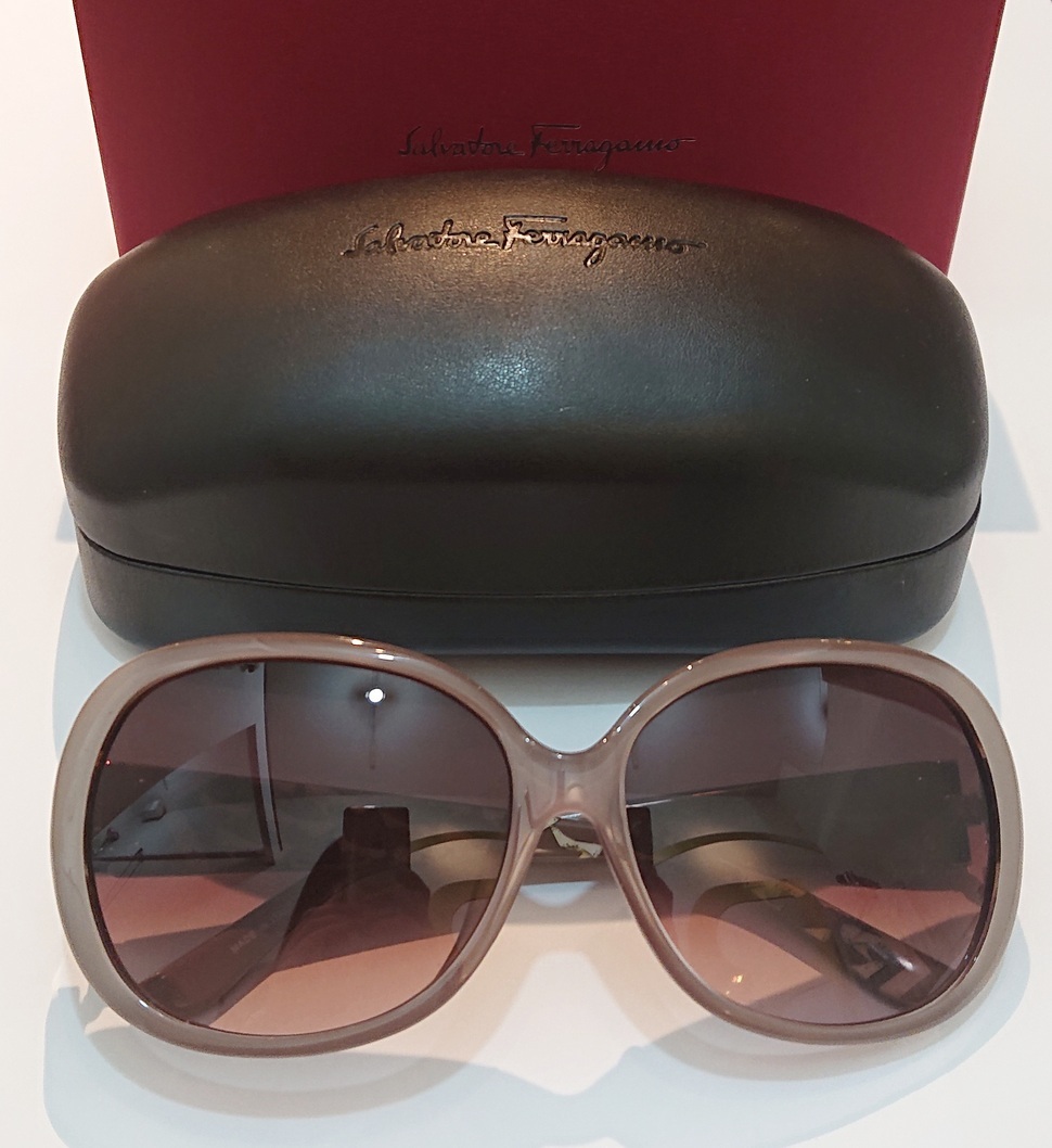 Salvatore Ferragamoのサングラス入荷😎_b0321285_17435368.jpeg