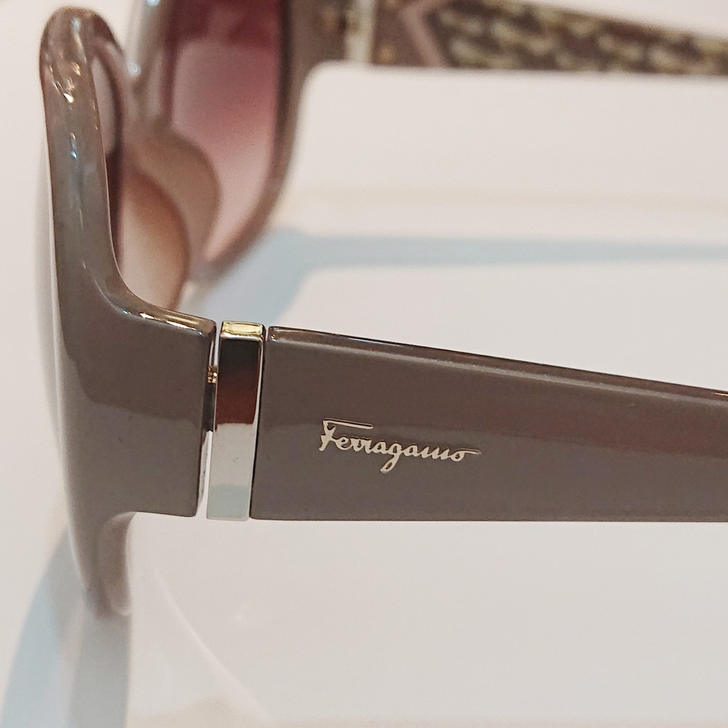 Salvatore Ferragamoのサングラス入荷😎_b0321285_17435379.jpeg