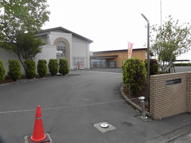 刈り取り間近の茶畑を行く こどもの日に歩いた朝の散歩「総合運動公園コース」_f0141310_07375572.jpg