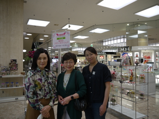 百貨店・フラワーフェア終わり…ほっとしております_a0123133_14505525.jpg