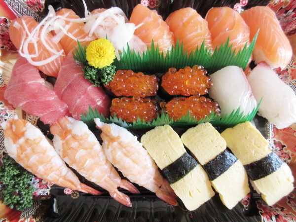 【オークワ】サーモン中心のお寿司の盛り合わせ_c0152767_12460230.jpg