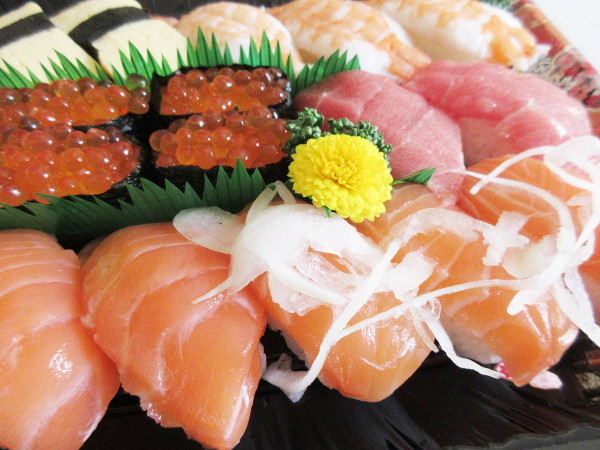 【オークワ】サーモン中心のお寿司の盛り合わせ_c0152767_12474093.jpg