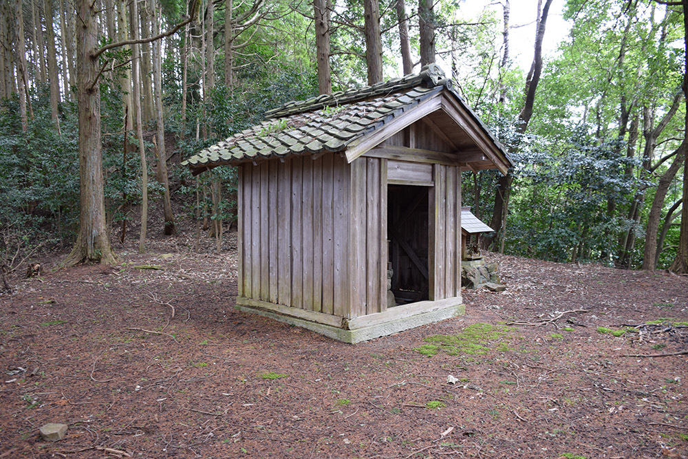 丹波の名族足立氏の居城、山垣城跡。 その2 <曲輪群>_e0158128_16162569.jpg