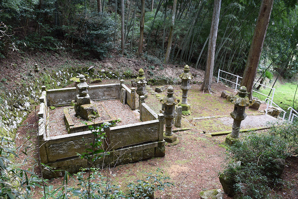 丹波の名族足立氏の居城、山垣城跡。 その2 <曲輪群>_e0158128_17020704.jpg