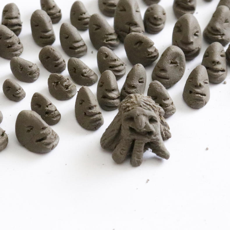 「置き土産」プロジェクト用に制作中の、豆粒サイズの陶芸作品_c0060143_10044232.jpg