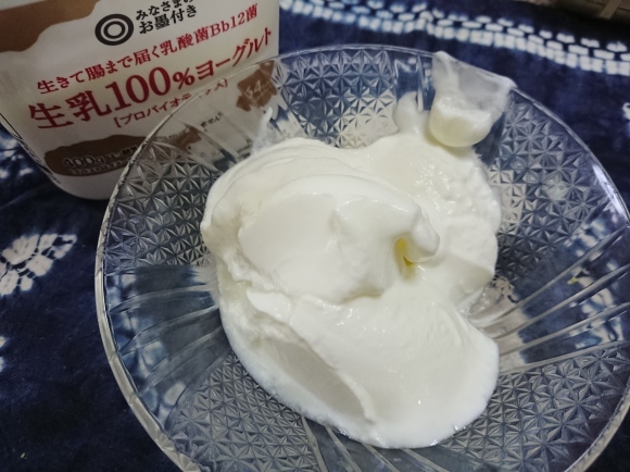 5/15宣言下38日目 焼時鮭中辛納豆玉子めかぶ辛子明太子定食 with 生乳100%ヨーグルト_b0042308_10384371.jpg