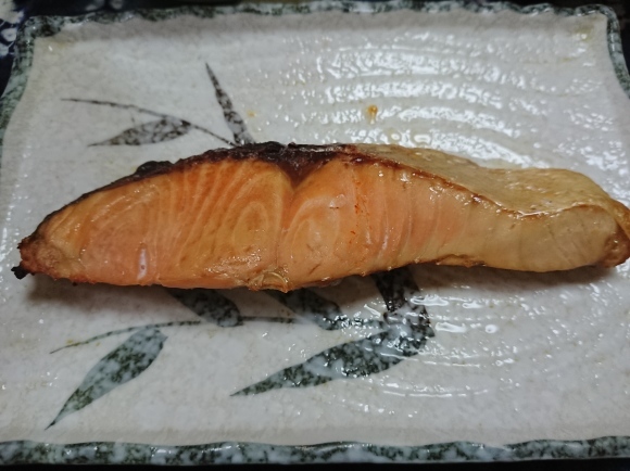 5/15宣言下38日目 焼時鮭中辛納豆玉子めかぶ辛子明太子定食 with 生乳100%ヨーグルト_b0042308_10390386.jpg