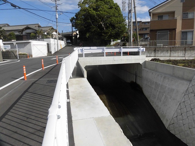 朝日も徐々に強くなり、陽焼けで黒くなりました 朝の散歩「原田公園コース」_f0141310_07450079.jpg