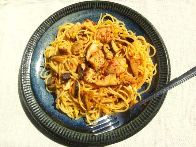 手作りケチャップで 椎茸とキャベツのトマトパスタ Minha Praia