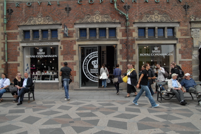 コペンハーゲンの美しい商店街_f0378589_22191326.jpg