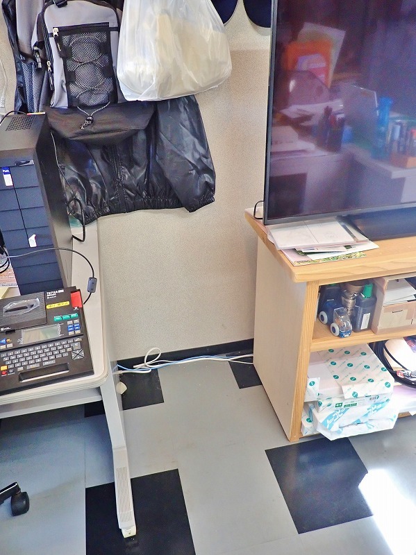小さな机がようやく完成しました! ⑩_c0336902_19561266.jpg