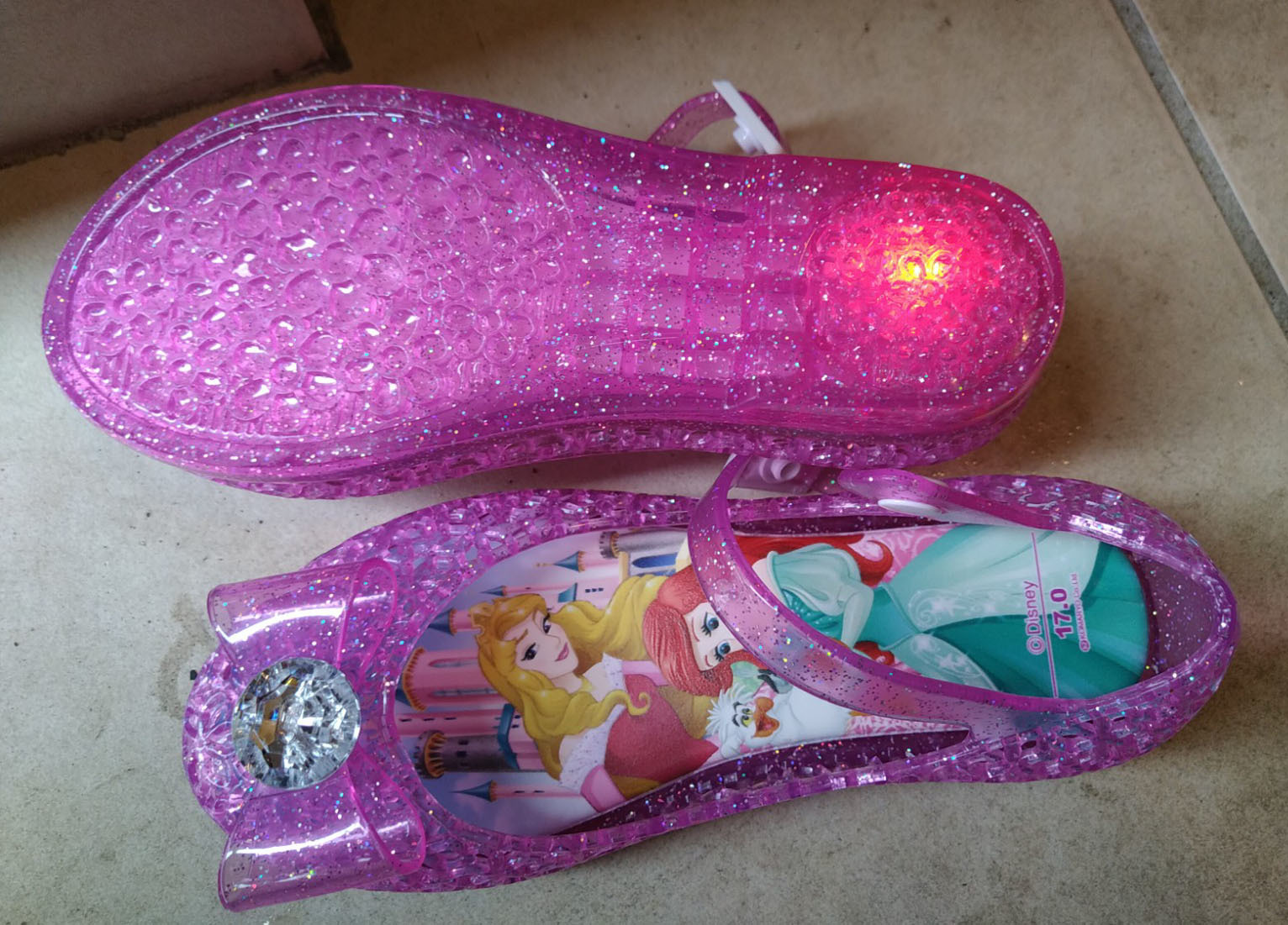 ディズニープリンセスの光るバレエサンダルとアンパンマンの靴 Meenaの日記 ディズニープリンセスの光るバレエサンダルとアンパンマンの靴 Meenaの日記