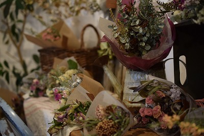 ドライフラワーとアンティークとバスケット Ramb S Ear ﾗﾑｽﾞｲﾔｰ