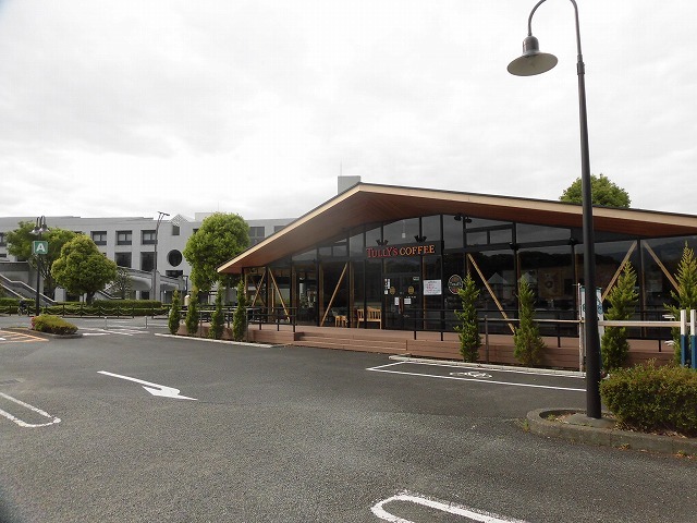 例年なら多くの人で賑わうはずが…満開のバラが切ない! 朝の散歩「中央公園コース」_f0141310_07403439.jpg