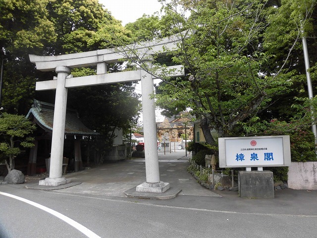 例年なら多くの人で賑わうはずが…満開のバラが切ない! 朝の散歩「中央公園コース」_f0141310_07412436.jpg