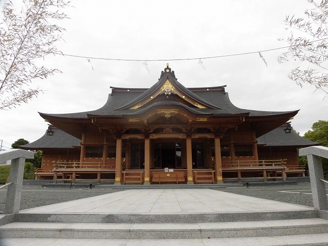 例年なら多くの人で賑わうはずが…満開のバラが切ない！　朝の散歩「中央公園コース」_f0141310_07413122.jpg