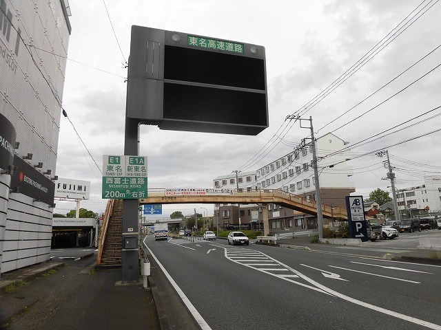 例年なら多くの人で賑わうはずが…満開のバラが切ない！　朝の散歩「中央公園コース」_f0141310_07421512.jpg