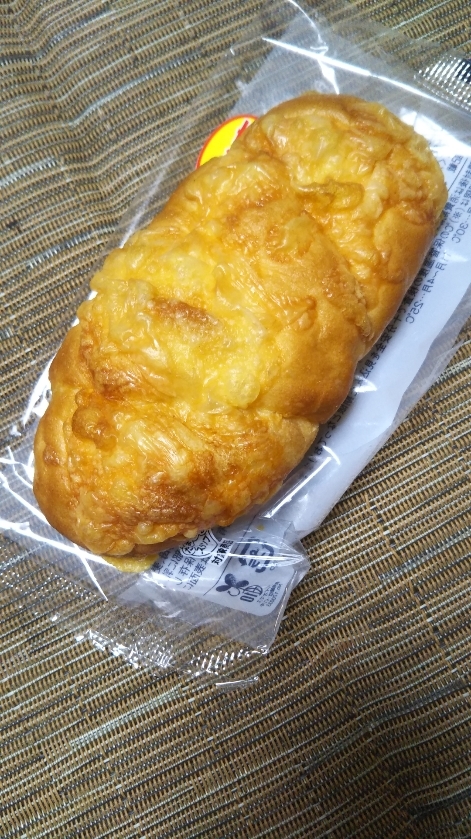 ローソン 塩バターチーズパン_f0076001_23061868.jpg