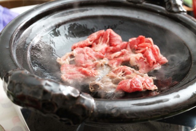 山菜すき焼き・・・土楽の黒鍋_d0377645_22440210.jpg
