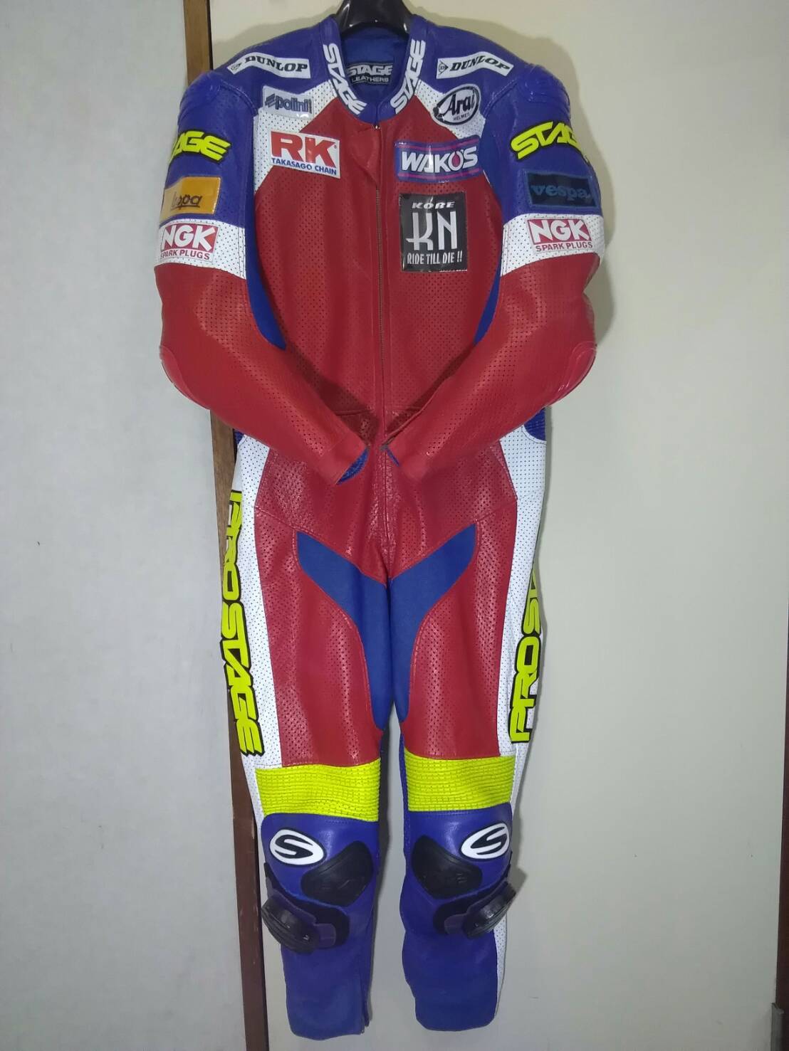 ステージレザー 製 レーシングスーツ 取次店に成ったっす