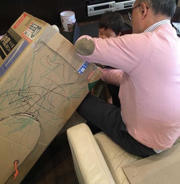 じいじのワークショップ 〜段ボールハウス〜_d0348118_11330350.jpeg