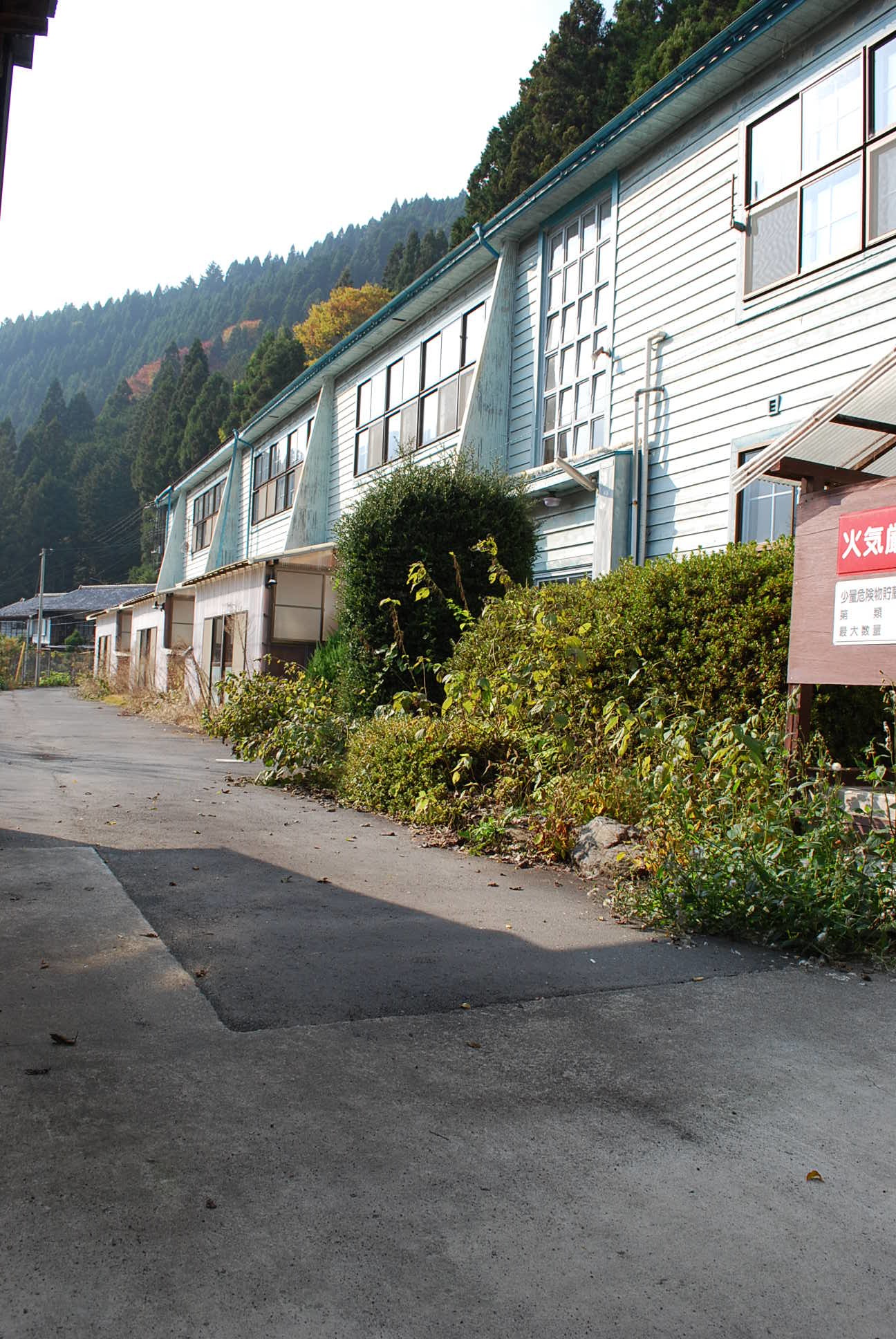 埼玉県秩父市の旧大滝村立小学校上中尾分校(建築家・山中節治作品研究)_f0142606_02364232.jpg