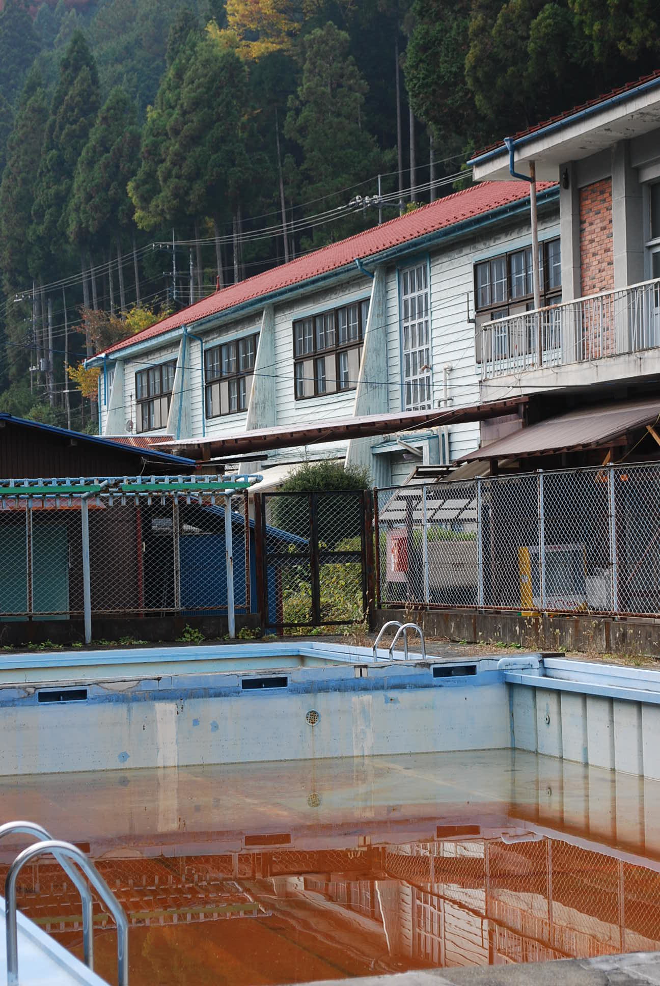 埼玉県秩父市の旧大滝村立小学校上中尾分校(建築家・山中節治作品研究)_f0142606_02382554.jpg