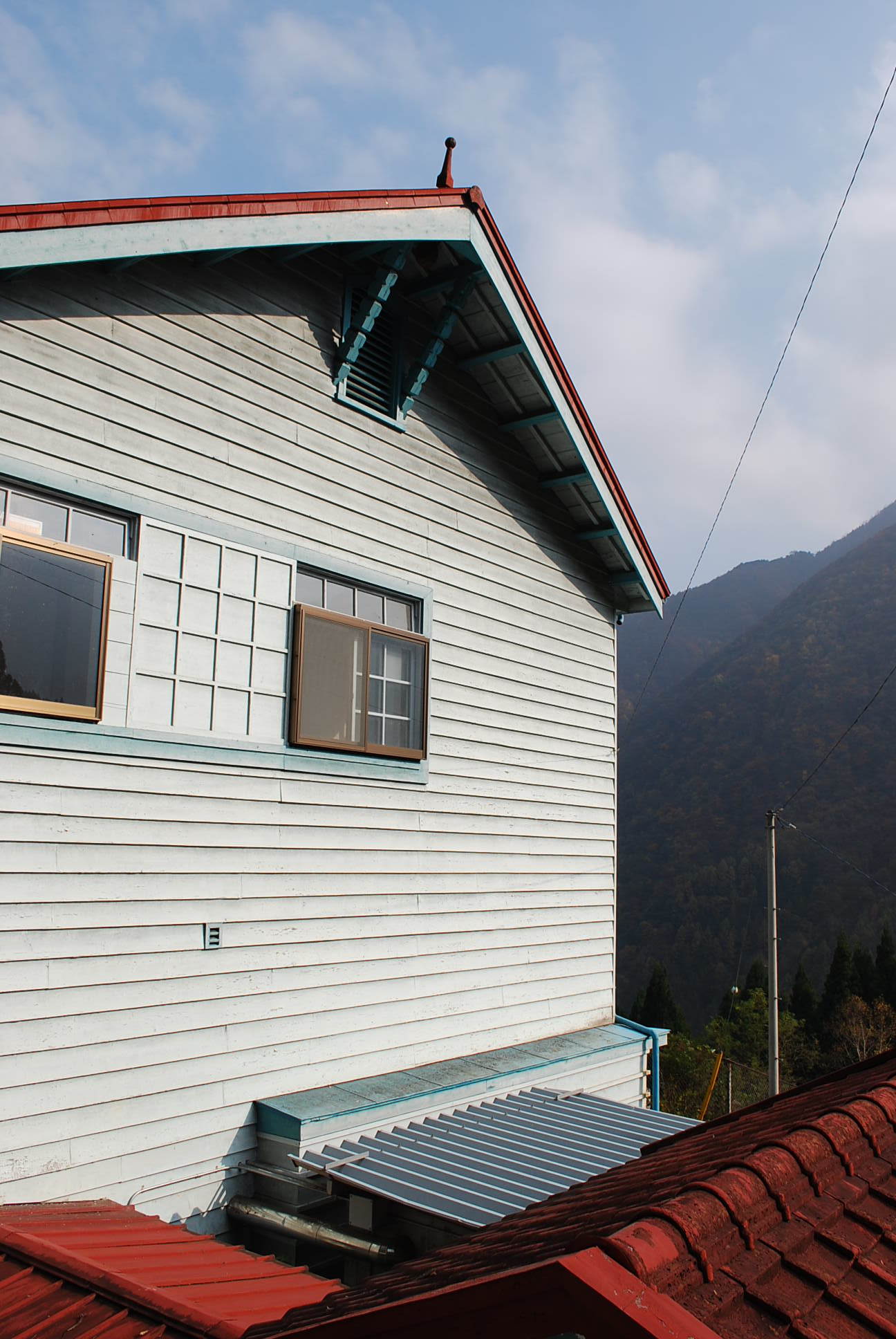 埼玉県秩父市の旧大滝村立小学校上中尾分校(建築家・山中節治作品研究)_f0142606_02395891.jpg