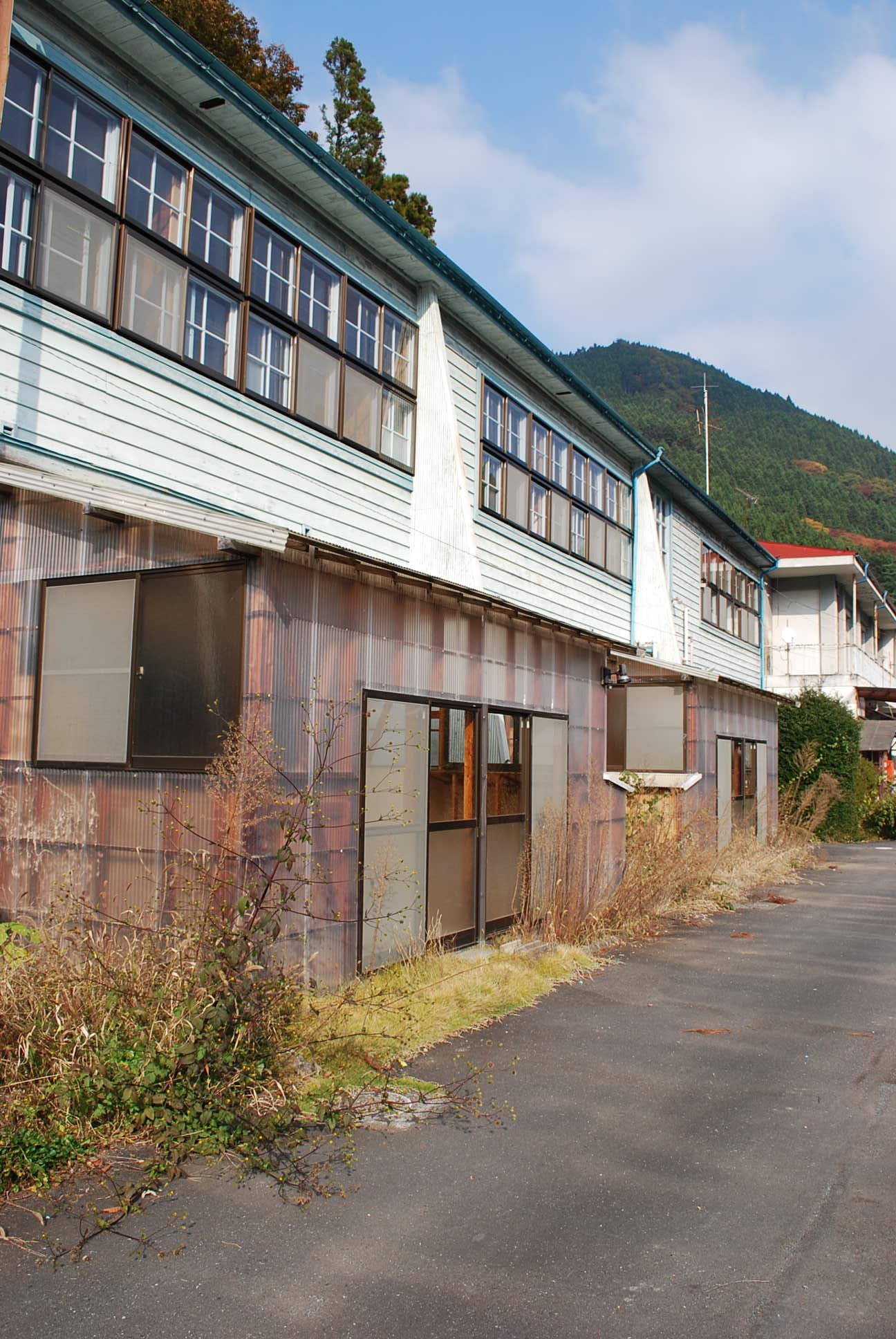 埼玉県秩父市の旧大滝村立小学校上中尾分校(建築家・山中節治作品研究)_f0142606_06562523.jpg