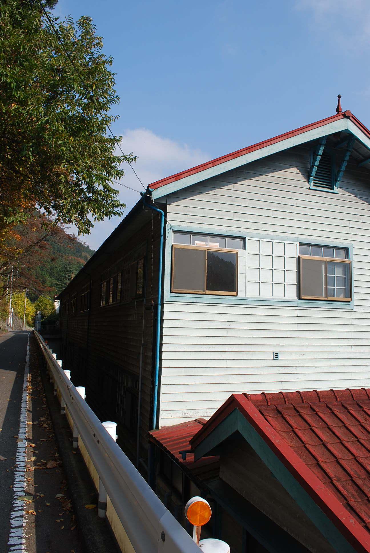 埼玉県秩父市の旧大滝村立小学校上中尾分校(建築家・山中節治作品研究)_f0142606_06592448.jpg