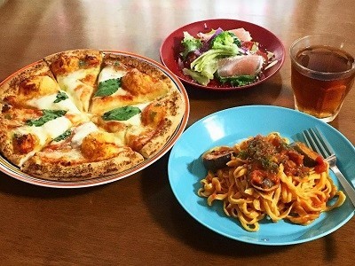 おやつのバナナカルダモンケーキとランチのマルゲリータ_f0231189_15020316.jpg