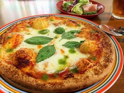 おやつのバナナカルダモンケーキとランチのマルゲリータ_f0231189_15020875.jpg