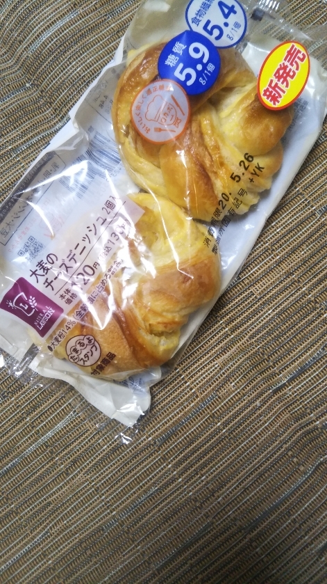 ローソン 大麦のチーズデニッシュ_f0076001_21505215.jpg