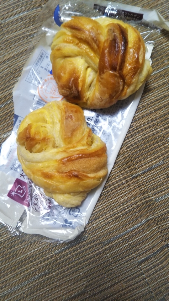 ローソン 大麦のチーズデニッシュ_f0076001_21511587.jpg