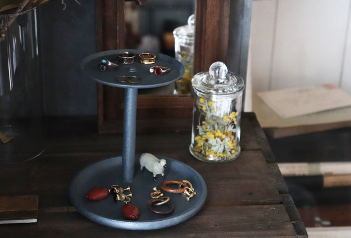 セリアのキッチングッズで簡単DIY☆ジュエリー収納「2段トレイ」_d0351435_07161338.jpg